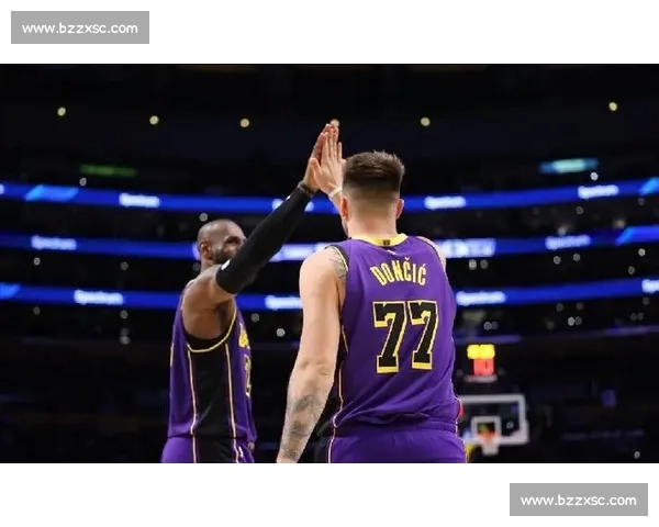 纽约尼克斯激战洛杉矶湖人东西豪门对决引爆麦迪逊花园之夜焦点